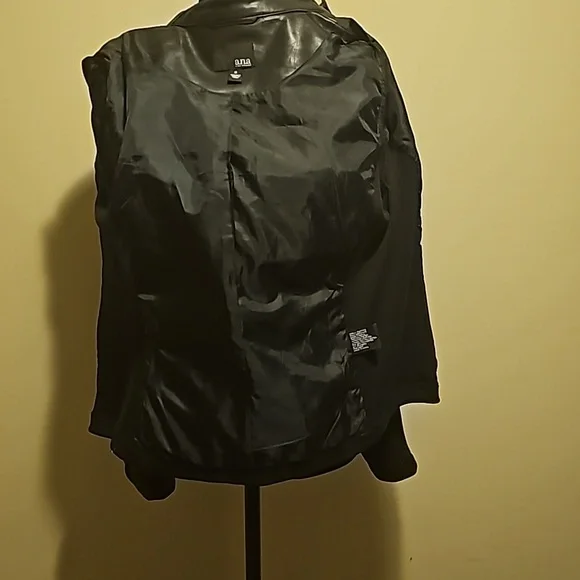 Black leather jacket - Picture 10 of 13